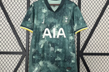 Tottenham 24/25 tercera