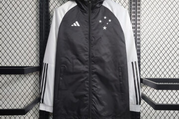 Cruzeiro negro y blanco con gorro