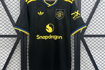 Manchester United 25/26 tercera